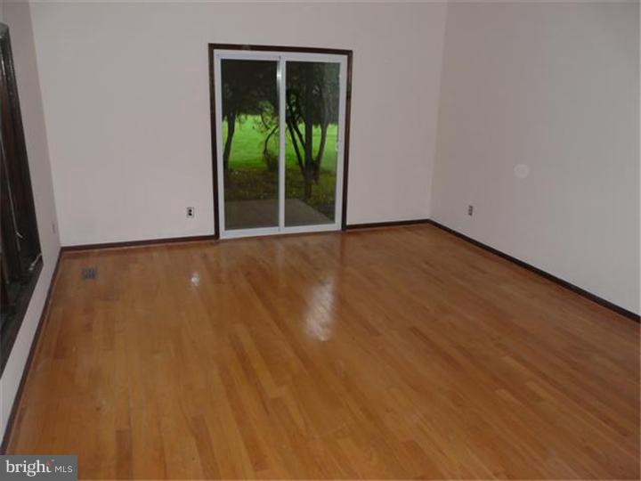 565 Middletown Road Media, PA 19063 - Photo 11 of 25 Living Room
