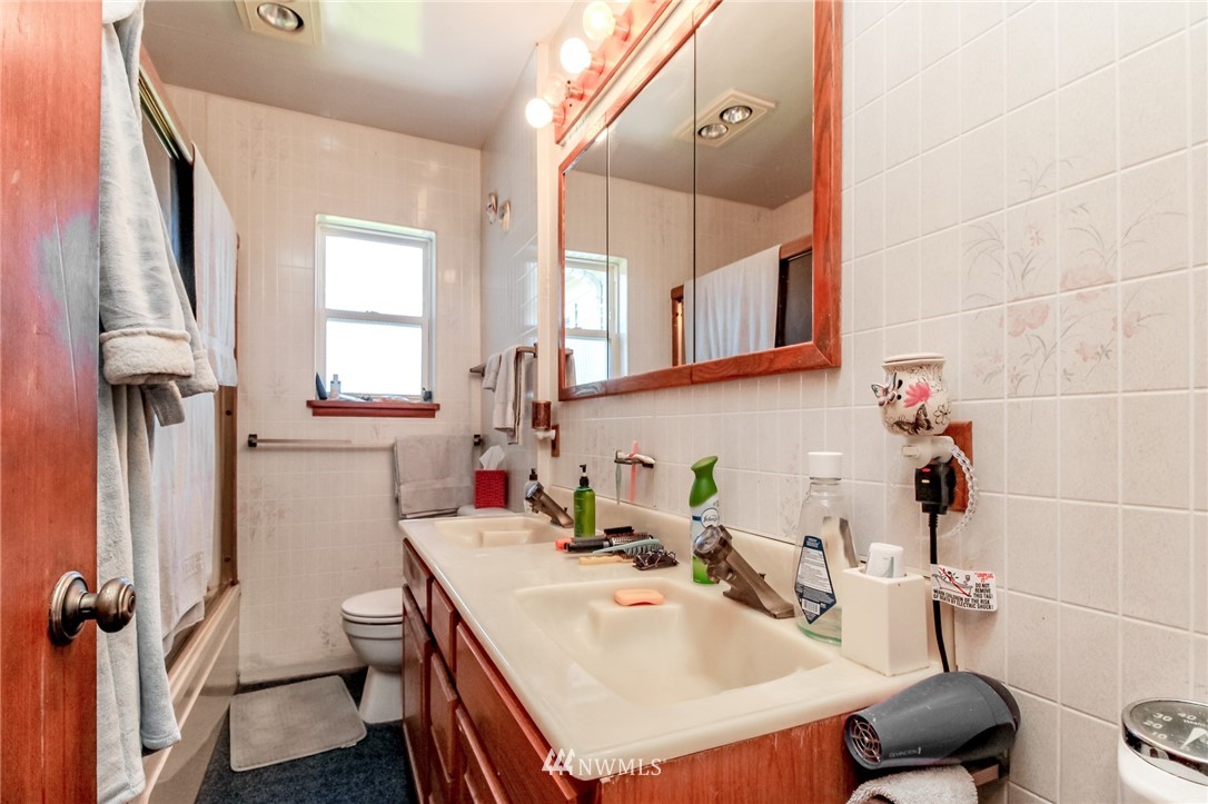 3902 Southwest 97th Street Seattle, WA 98136 - Photo 12 of 16 Gallery Image 12