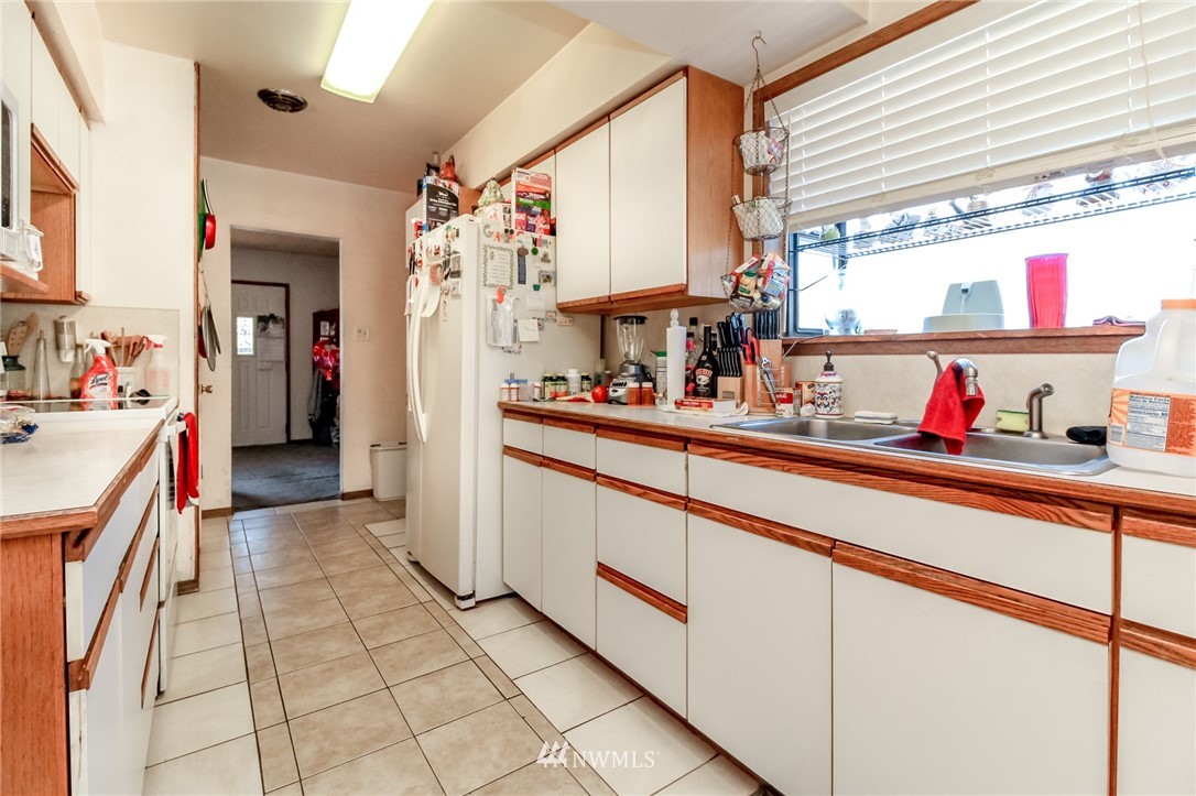 3902 Southwest 97th Street Seattle, WA 98136 - Photo 8 of 16 Gallery Image 8