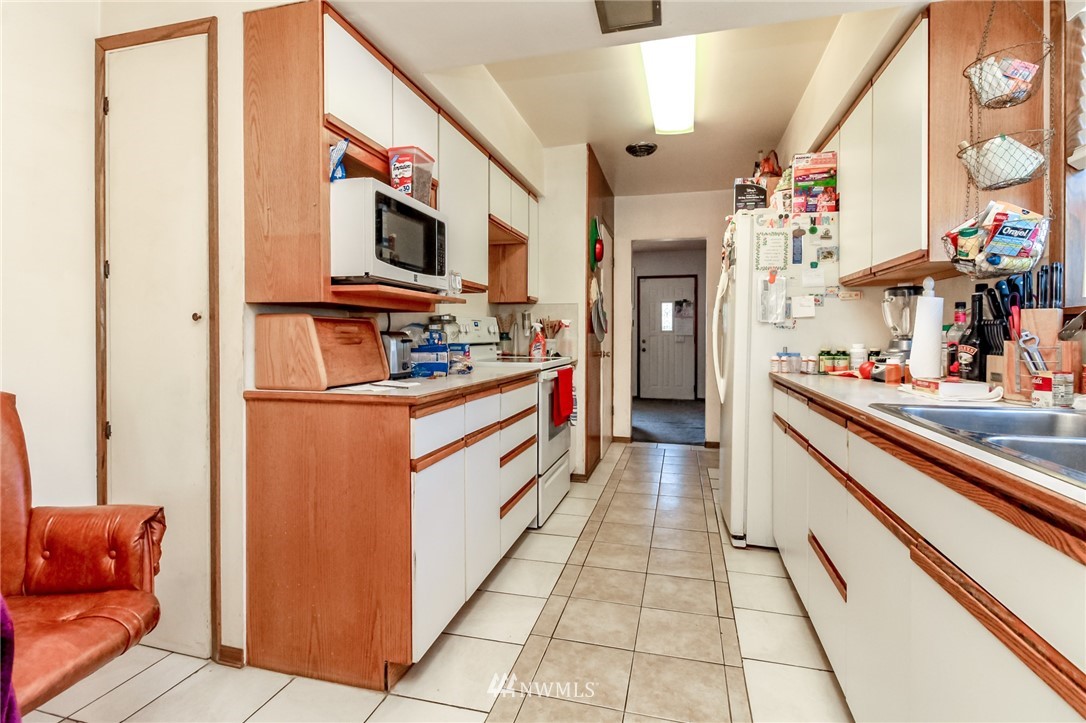 3902 Southwest 97th Street Seattle, WA 98136 - Photo 9 of 16 Gallery Image 9