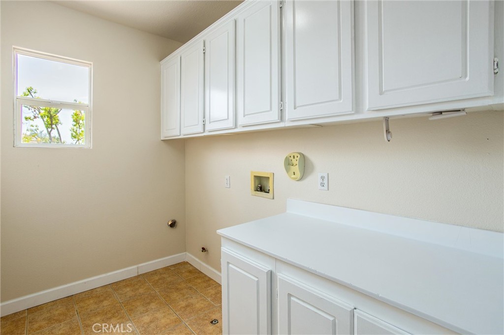 19429 Norwich Drive Riverside, CA 92508 - Photo 32 of 45 a room with cabinets