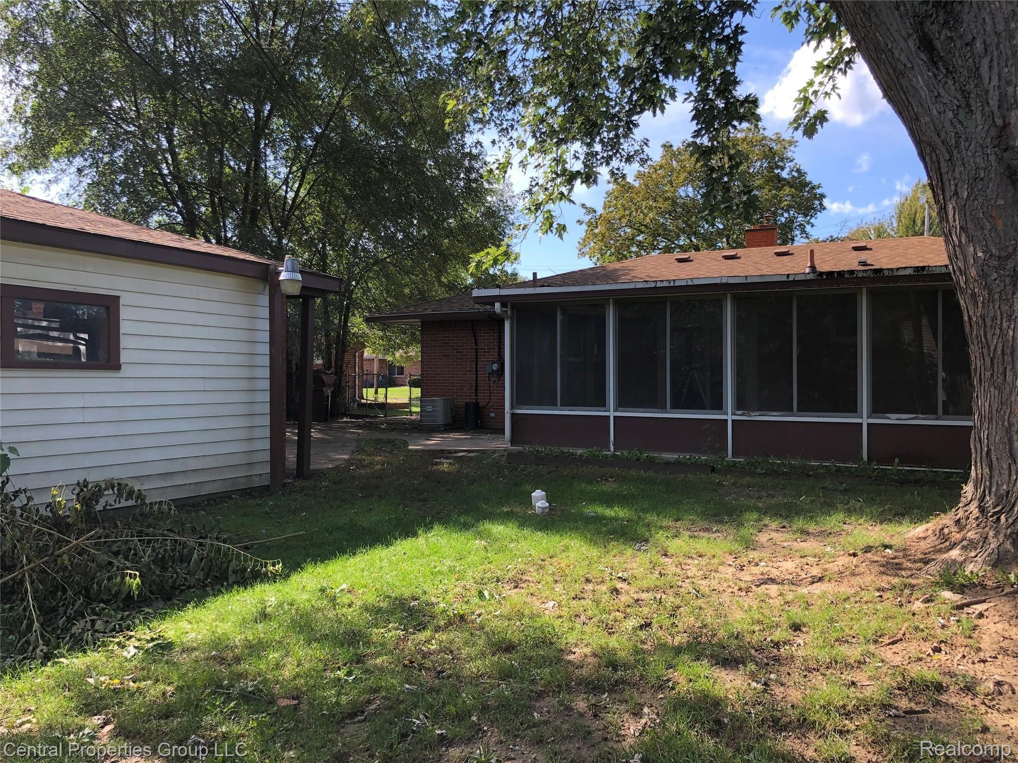5201 Harding Street Wayne, MI 48184 - Photo 23 of 26 Large Treed lot.
