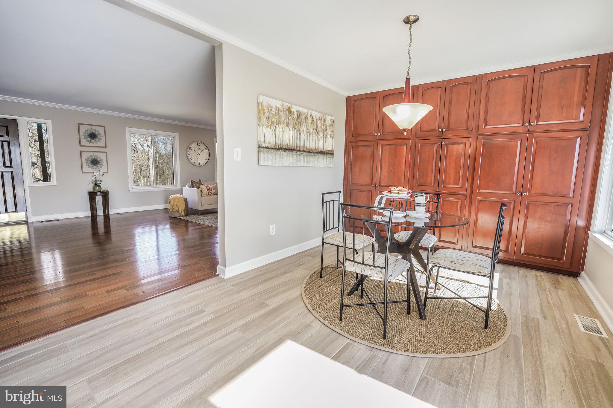 6239 Beverleys Mill Road Broad Run, VA 20137 - Photo 16 of 70 eat in area of kitchen