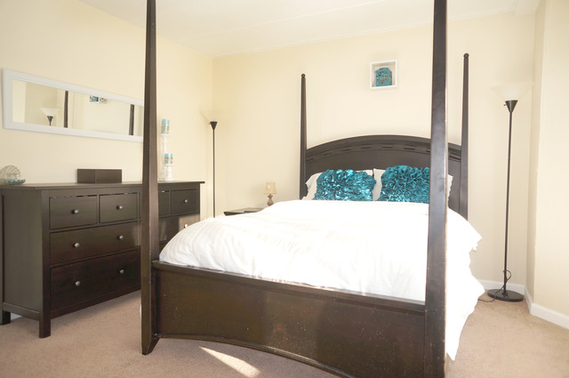 1 Renaissance Place, Unit 200 Palatine, IL 60067 - Photo 11 of 19 a bed sitting in a bedroom next to a window