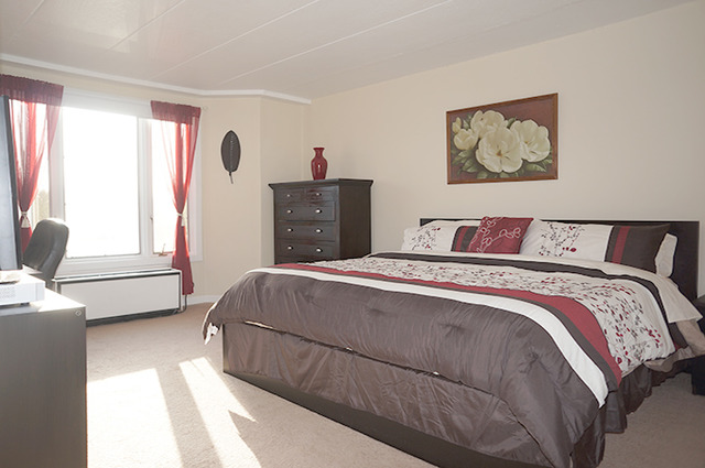 1 Renaissance Place, Unit 200 Palatine, IL 60067 - Photo 8 of 19 a bedroom with a bed and a window