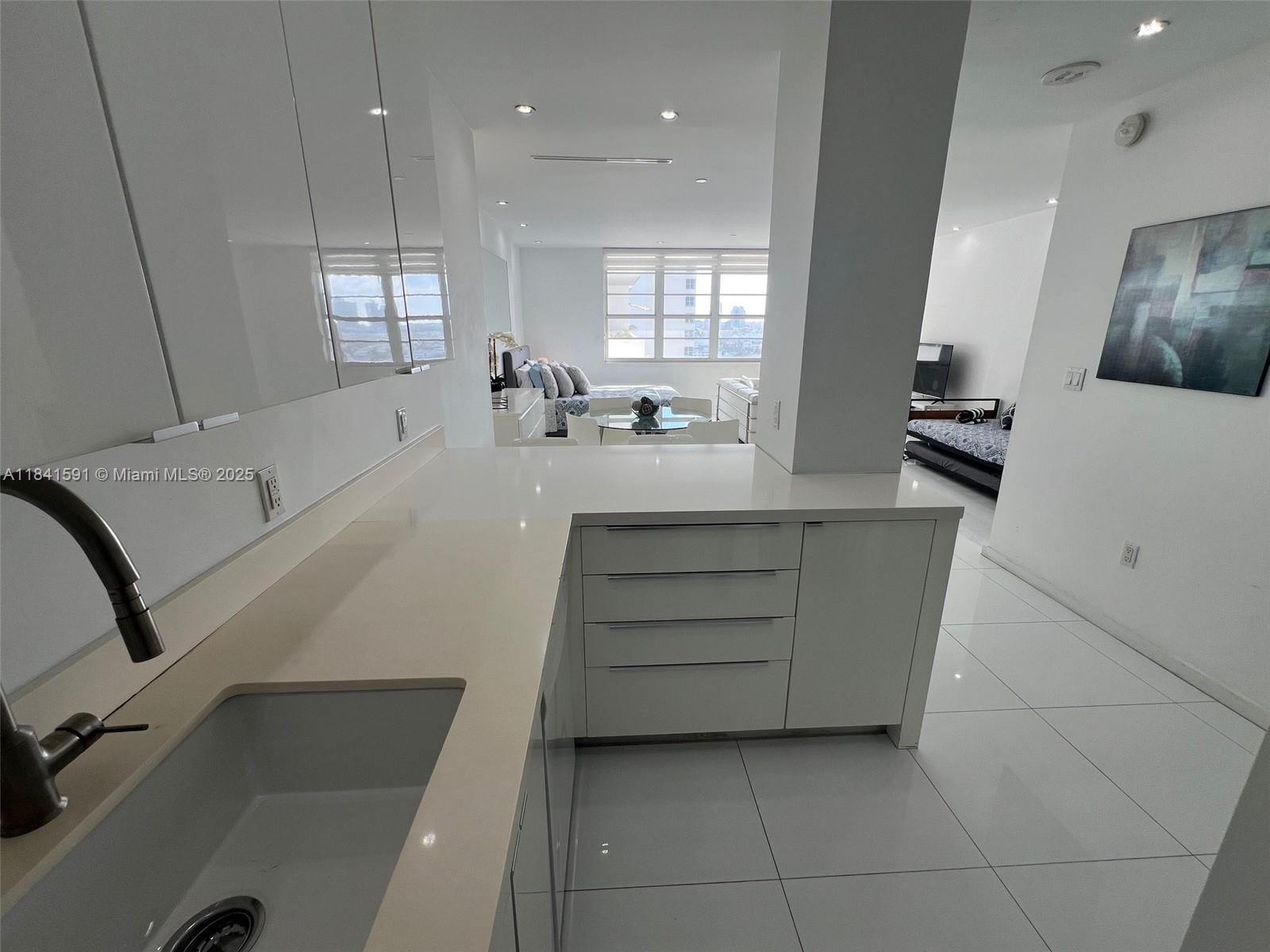 100 Lincoln Road, Unit 1601 Miami Beach, FL 33139 - Photo 13 of 57