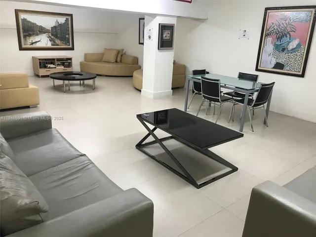 $3,000 | 100 Lincoln Road, Unit 1601, Miami Beach, FL 33139