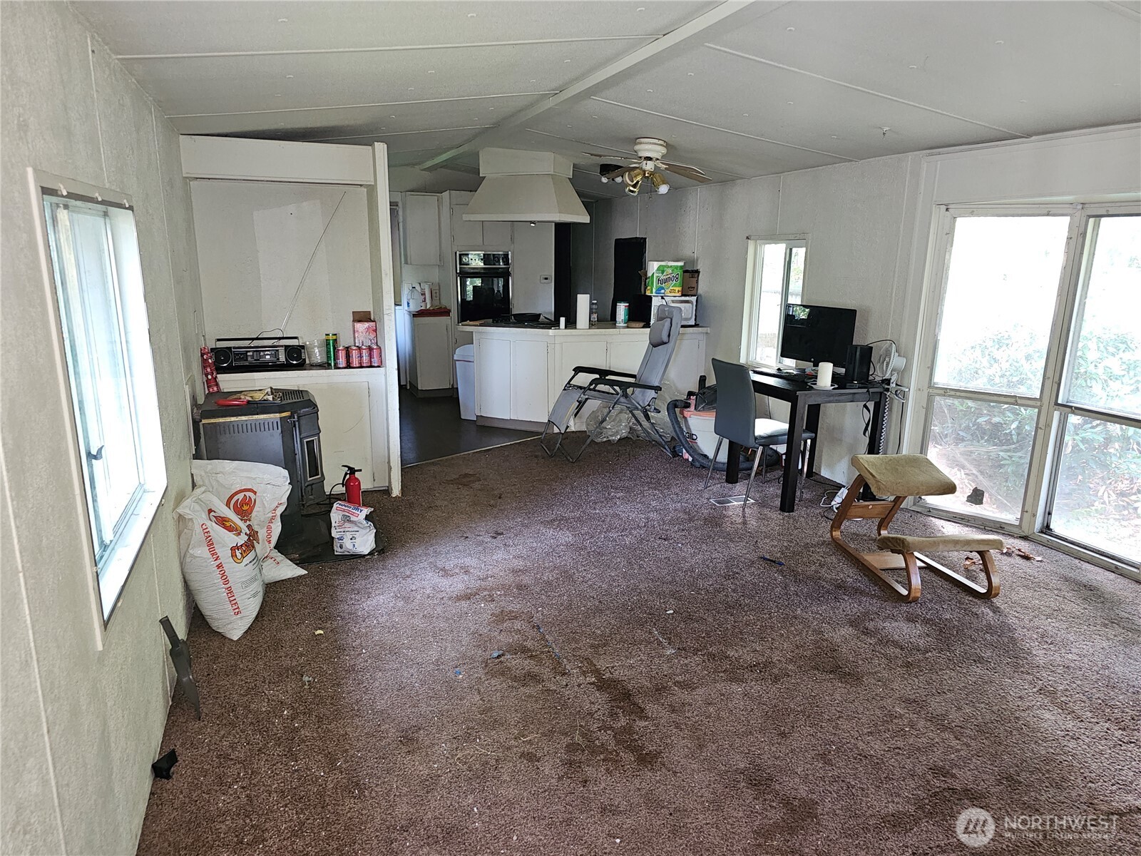 5128 335th Lane Southeast Fall City, WA 98024 - Photo 21 of 36 a living room with furniture and a window