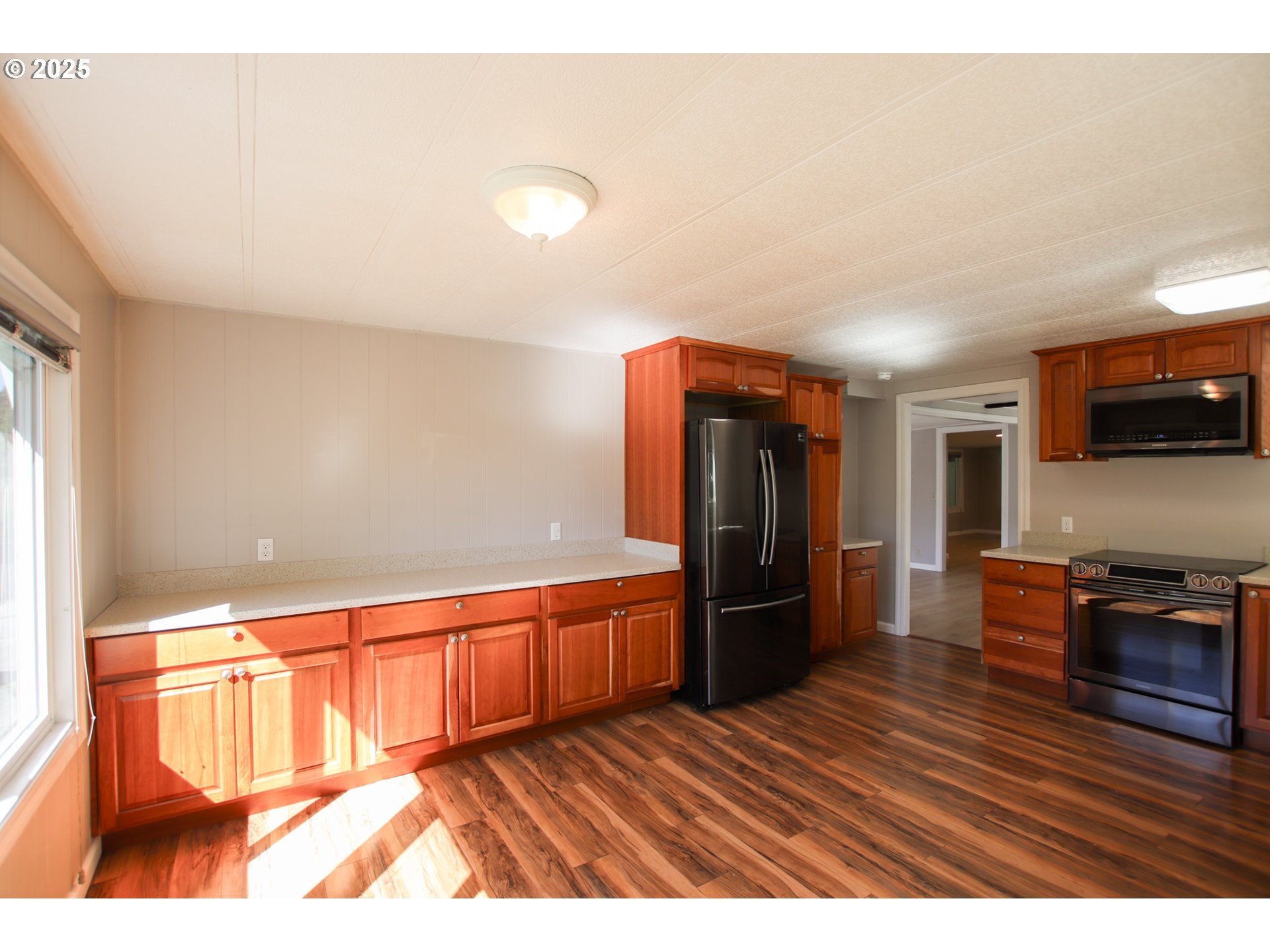 1600 Rhododendron Drive, Unit 279 Florence, OR 97439 - Photo 11 of 30 a view of kitchen with furniture and refrigerator