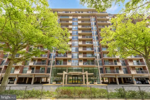 $299,900 | 1300 Army Navy Drive, Unit 503, Arlington, VA 22202