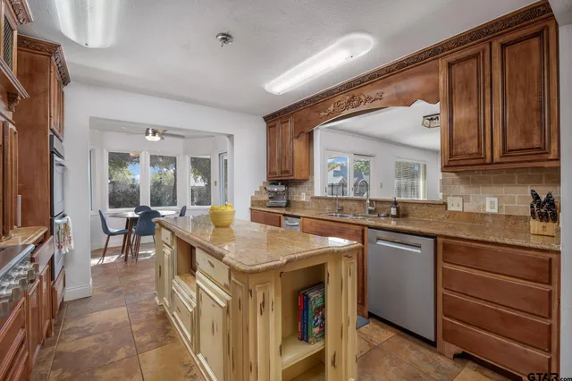 $569,900 | 287 North Bay Drive, Bullard, TX 75757