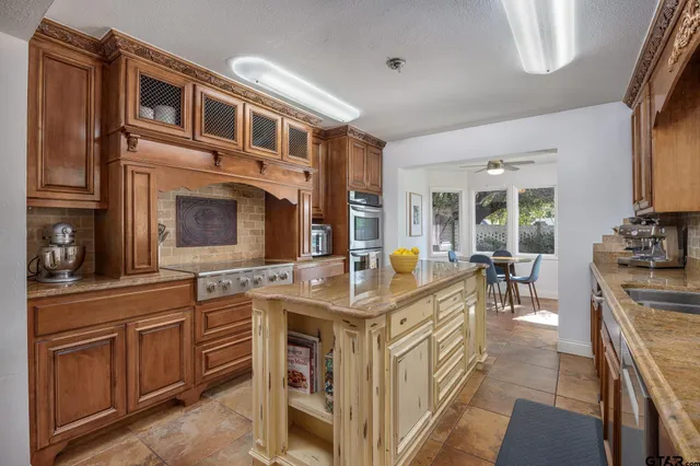 $569,900 | 287 North Bay Drive, Bullard, TX 75757