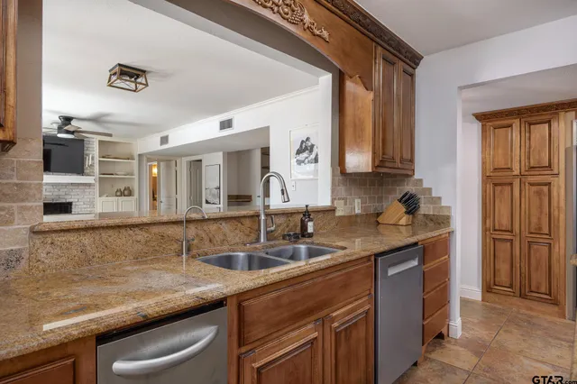 $569,900 | 287 North Bay Drive, Bullard, TX 75757