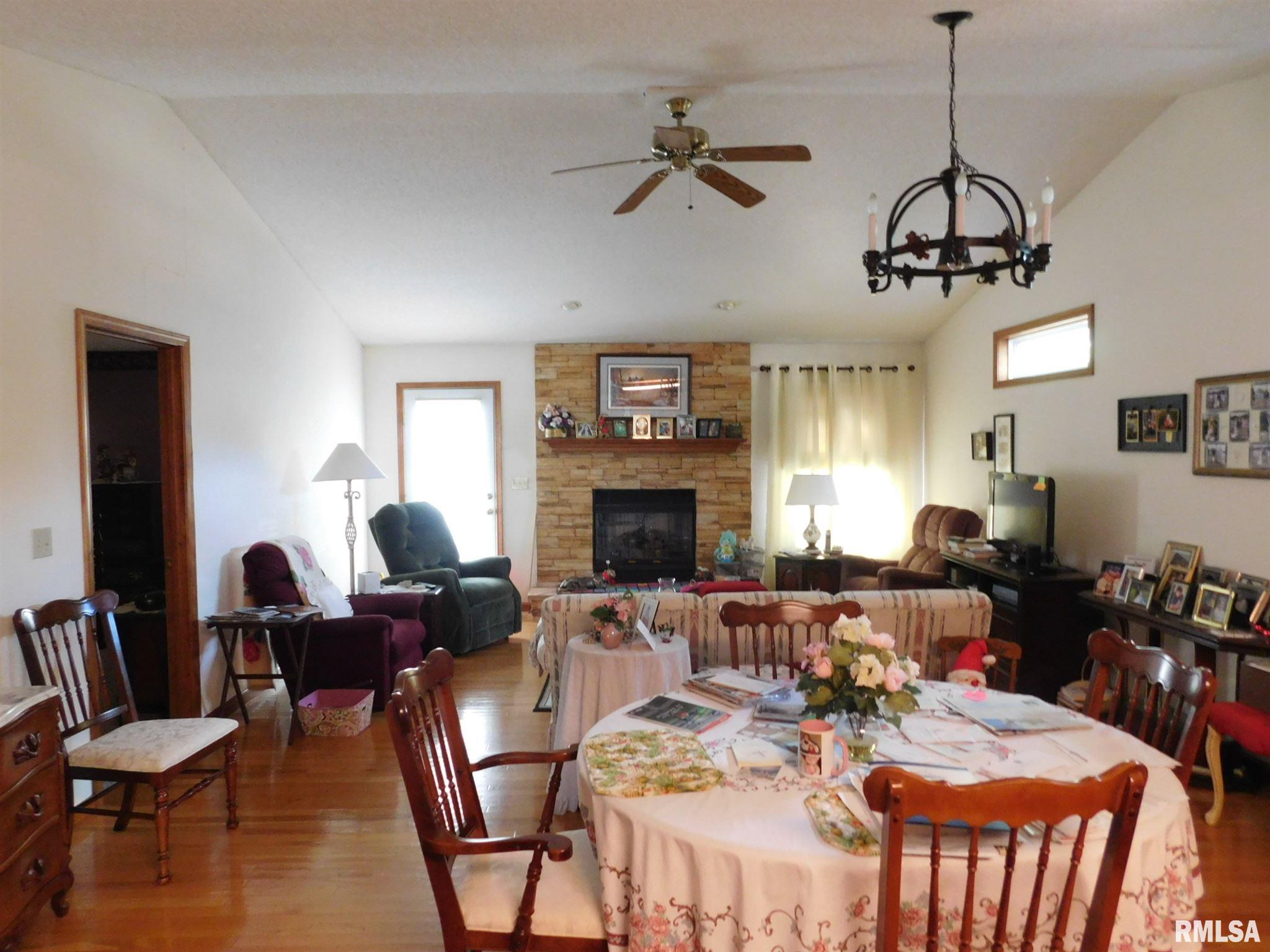 915 Roddy Road Salem, IL 62881 - Photo 2 of 13 Gallery Image 2