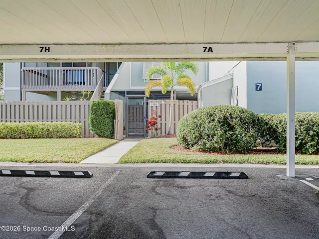 $172,000 | 1198 Breezy Way, Unit 7, Sebastian, FL 32958