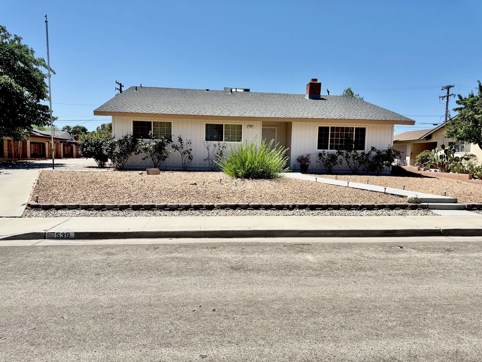 539 Garis Avenue Ridgecrest, CA 93555 - Photo 1 of 18