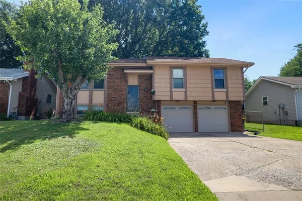 $295,000 | 4605 North Brooklyn Avenue, Kansas City, MO 64116