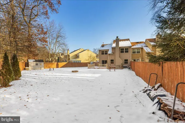 a view of the terrace of a house