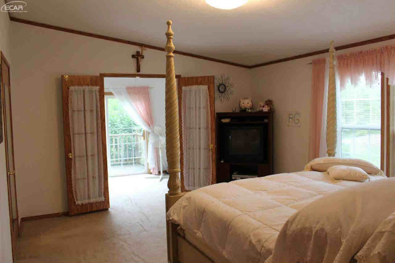 15914 Niblock Road Chesaning, MI 48616 - Photo 14 of 28 21178082-13.JPG