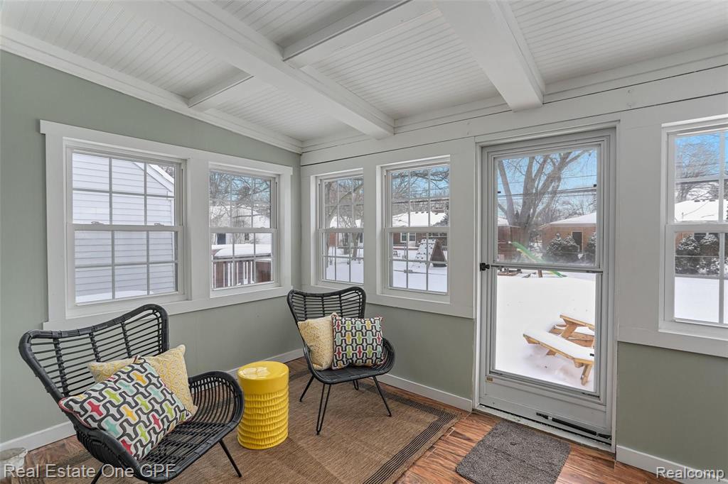 1094 Roslyn Road Grosse Pointe Woods, MI 48236 - Photo 10 of 41