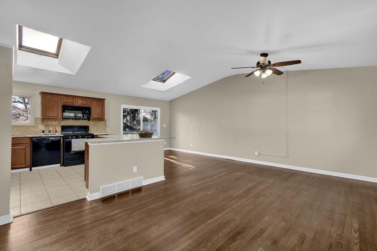 1227 Belden Road Columbus, OH 43229 - Photo 4 of 32 Great Room