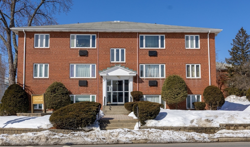 186 Lexington Street, Unit 3 Watertown, MA 02472 - Photo 12 of 12 a front view of a house with yard