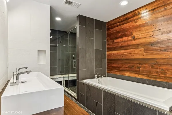 $9,750 | 33 West Huron Street, Unit 810, Chicago, IL 60654