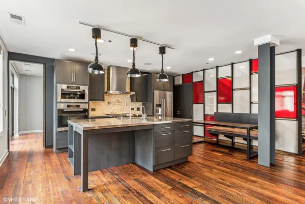 $9,750 | 33 West Huron Street, Unit 810, Chicago, IL 60654