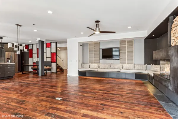 $9,750 | 33 West Huron Street, Unit 810, Chicago, IL 60654