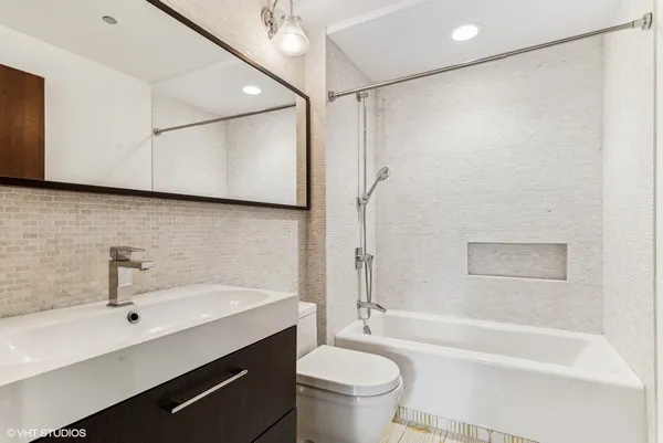 $9,750 | 33 West Huron Street, Unit 810, Chicago, IL 60654