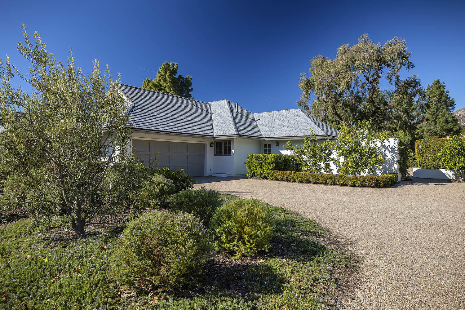 525 Las Fuentes Drive Montecito, CA 93108 - Photo 17 of 20 Garage