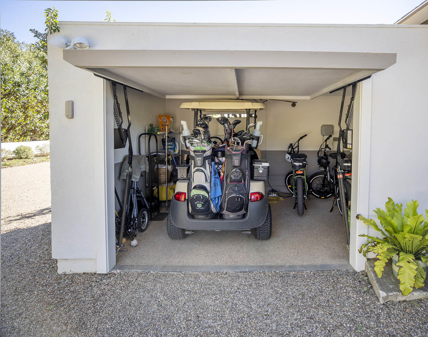 525 Las Fuentes Drive Montecito, CA 93108 - Photo 18 of 20 Golf cart garage