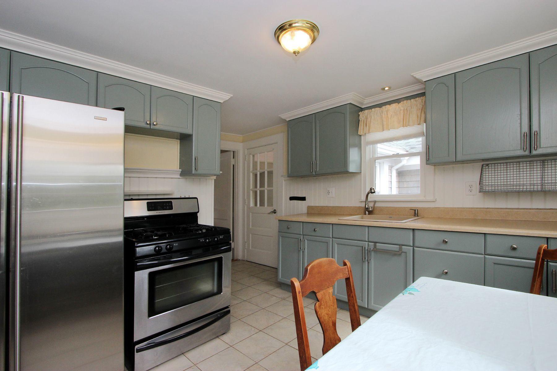 11 Old Bridge Road Buzzards Bay, MA 02532 - Photo 3 of 33 11oldbridgekitchn2