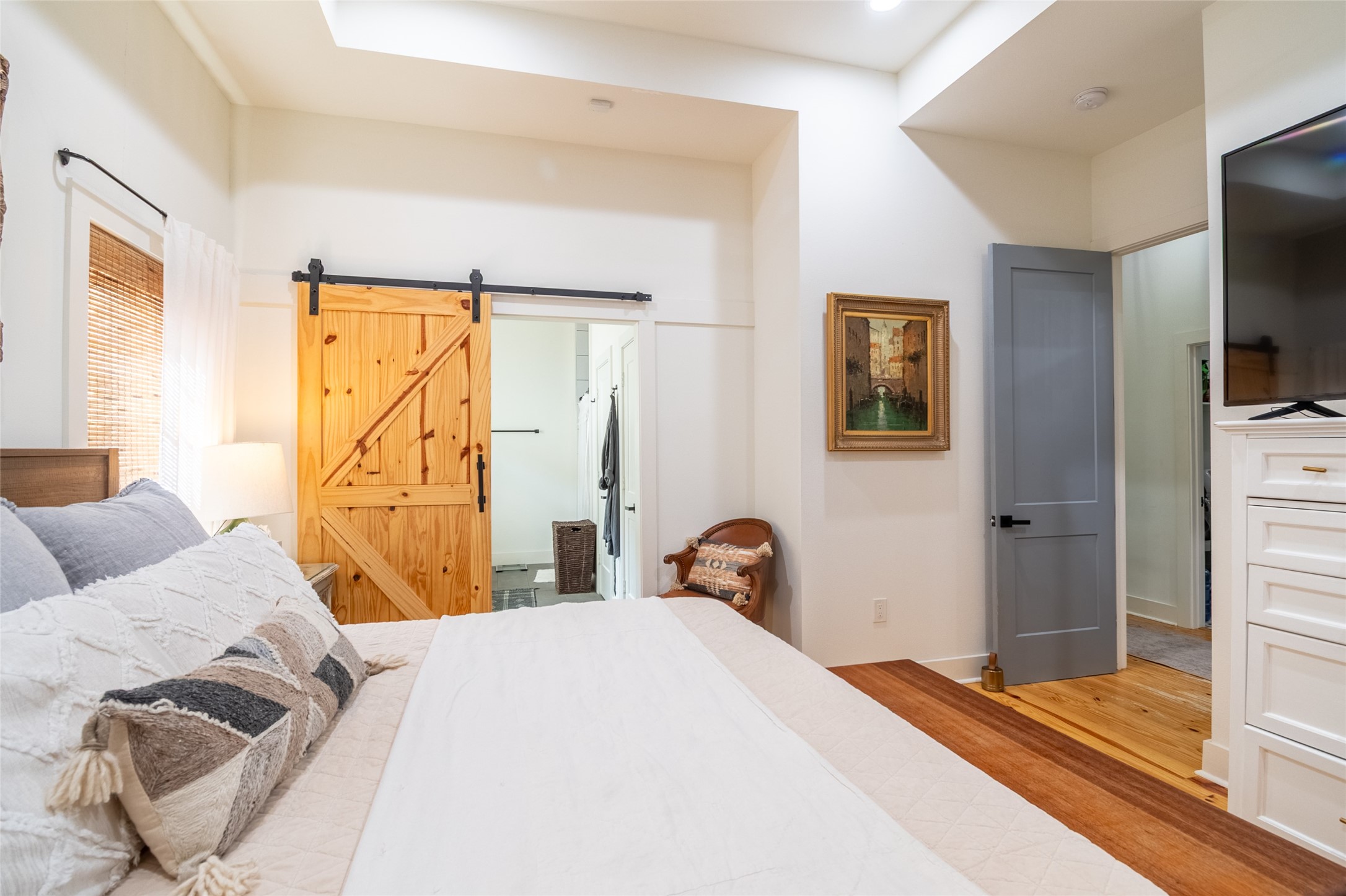 200 Carl Street Houston, TX 77009 - Photo 20 of 32 a bedroom with a bed and wooden floor