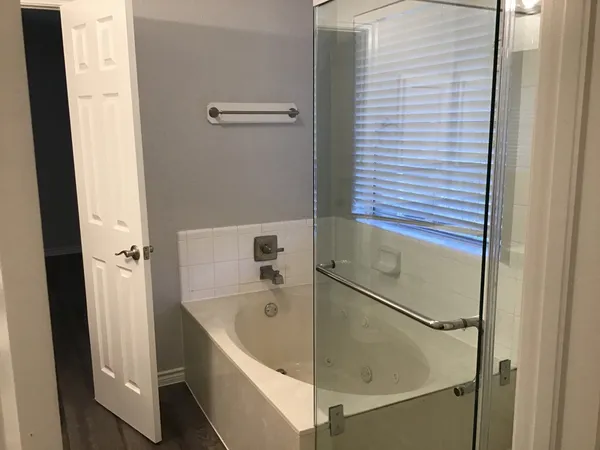 $2,220 | 5010 Chase Mountain Drive, Bacliff, TX 77518