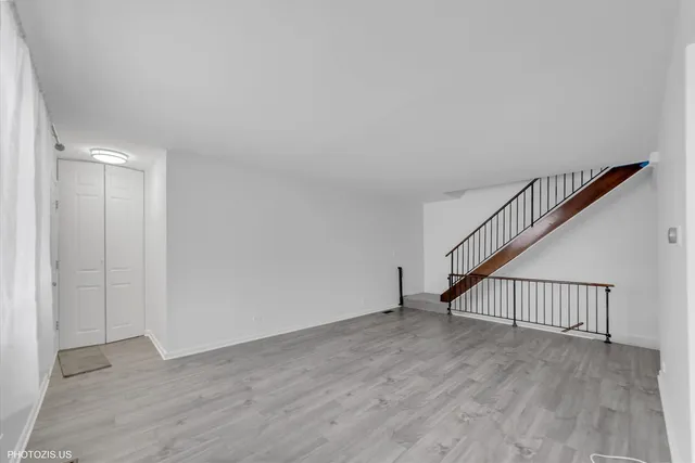 $2,400 | 854 Cambridge Place, Unit 128C, Wheeling, IL 60090