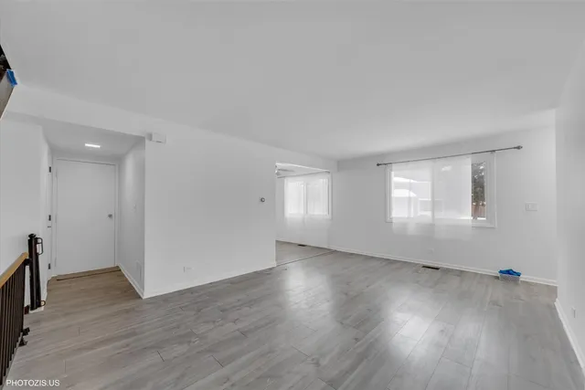 $2,400 | 854 Cambridge Place, Unit 128C, Wheeling, IL 60090