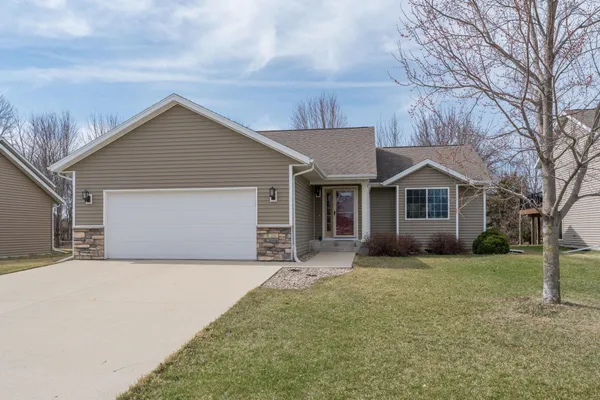 $384,900 | 200 Foxfire Drive, Mankato, MN 56001