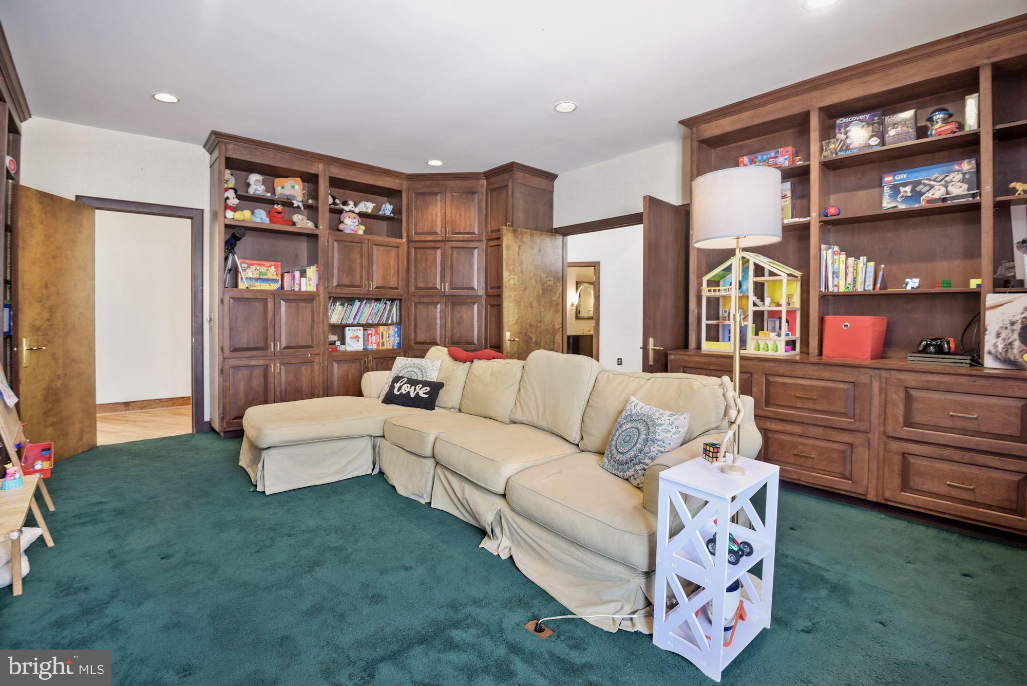 10804 Balantre Lane Potomac, MD 20854 - Photo 20 of 49 Home office/ Library