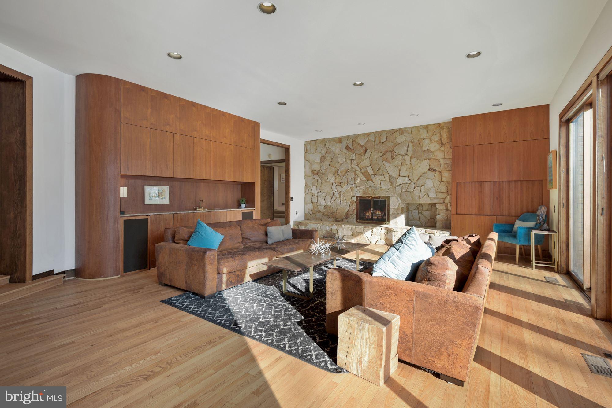 10804 Balantre Lane Potomac, MD 20854 - Photo 3 of 49 Living room