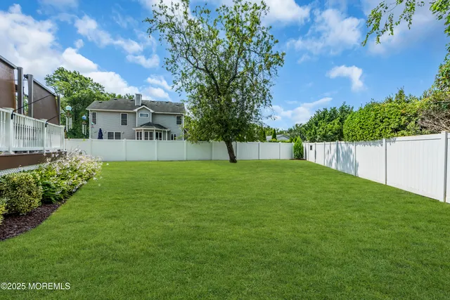 a view of yard with a house in the background