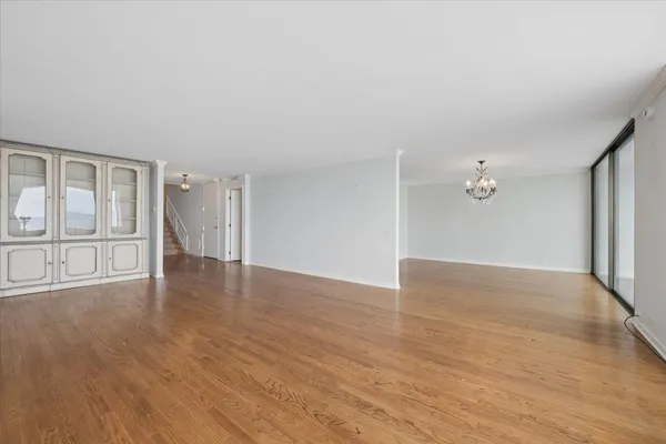 $835,000 | 1500 Sheridan Road, Unit 6H, Wilmette, IL 60091