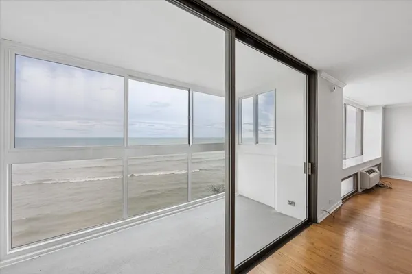 $835,000 | 1500 Sheridan Road, Unit 6H, Wilmette, IL 60091