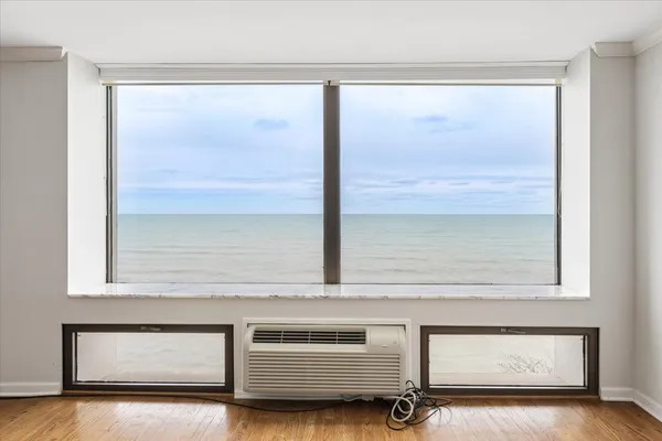 $835,000 | 1500 Sheridan Road, Unit 6H, Wilmette, IL 60091