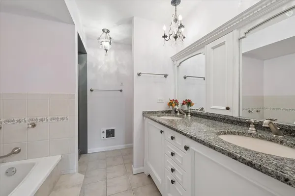 $835,000 | 1500 Sheridan Road, Unit 6H, Wilmette, IL 60091