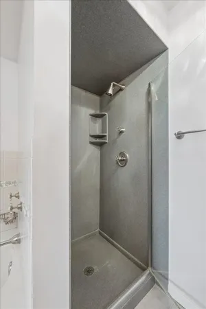 $835,000 | 1500 Sheridan Road, Unit 6H, Wilmette, IL 60091