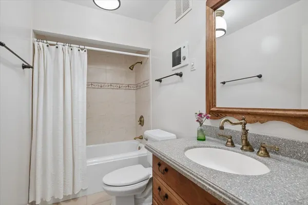 $835,000 | 1500 Sheridan Road, Unit 6H, Wilmette, IL 60091