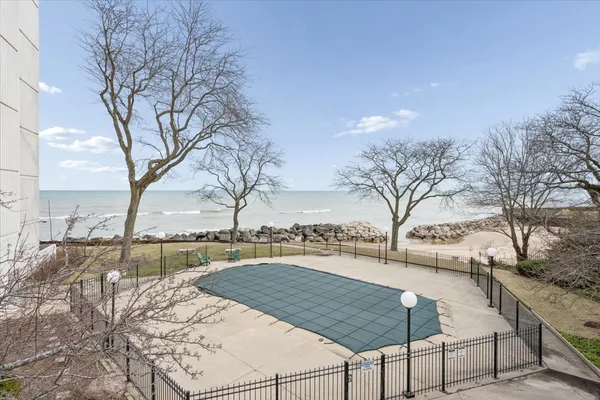 $835,000 | 1500 Sheridan Road, Unit 6H, Wilmette, IL 60091