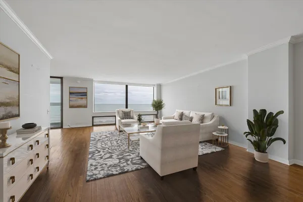 $835,000 | 1500 Sheridan Road, Unit 6H, Wilmette, IL 60091
