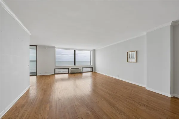 $835,000 | 1500 Sheridan Road, Unit 6H, Wilmette, IL 60091